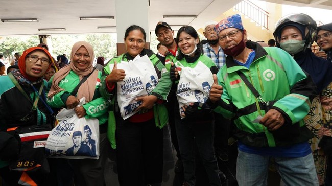 Dalam program Safari Ramadan BUMN 2024 ini, PLN dan BNI menyediakan 1.500 paket sembako harga murah untuk pengemudi ojek online (ojol) dan masyarakat umum.