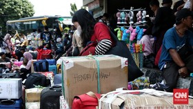 FOTO: Terminal Bus Kampung Rambutan, Jantung Arus Mudik Warga Ibu Kota