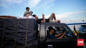 FOTO: Puncak Arus Mudik di Pelabuhan Merak Hari Ini