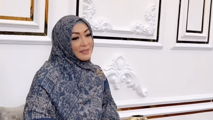Selain Sibuk Jualan Kue, Angelina Sondakh Juga Sering Kulineran