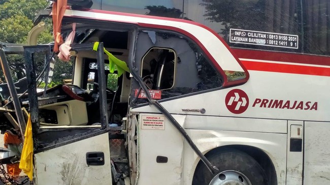 Kecelakaan Maut di KM 58 Sebabkan Kondektur Bus Primajasa Alami Patah Tulang Kaki