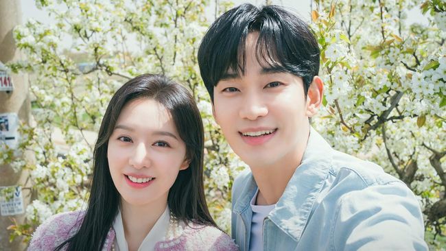 Queen of Tears lengserkan Reply 1988 dari posisi ketiga drama terlaris tvN setelah mendapatkan rating 19 persen pada Minggu (7/4).