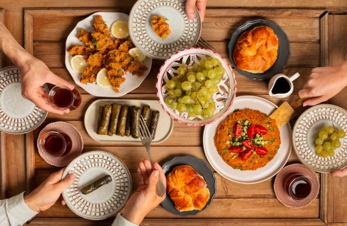 Ilustrasi makanan khas lebaran. (Freepik)