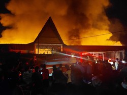 Ratusan Kios di Pasar Tarutung Terbakar, Pedagang Pindah Sementara ke Balairung