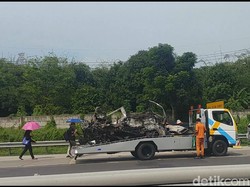 Bus Seruduk Mobil di Tol Cikampek, 9 Orang Tewas