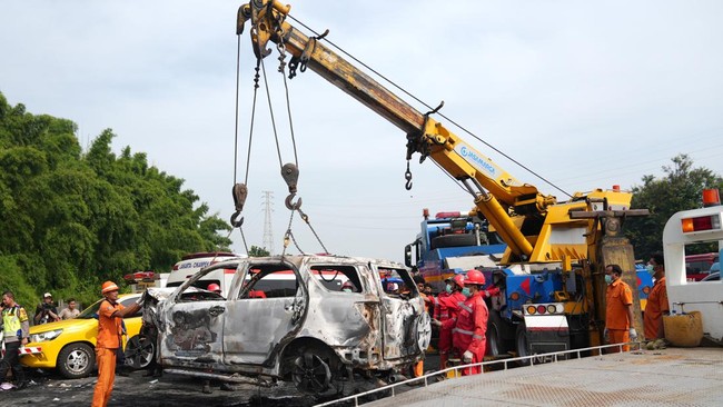 Tragedi Berdarah di Tol Cikampek: 12 Nyawa Melayang dalam Kecelakaan Maut KM 58