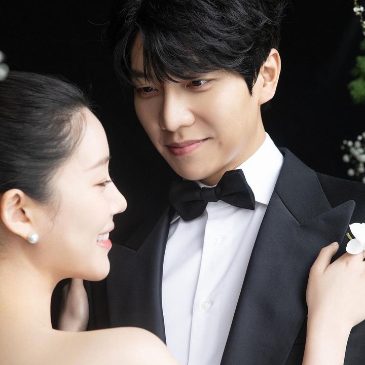 <p>Pasangan Lee Seung Gi dan Lee Da In menikah pada April 2023, Bunda. Keduanya pun baru saja merayakan hari ulang tahun pernikahan yang pertama. (Foto: Instagram: @xx__dain)</p>