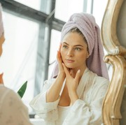 Habis Pakai Full Makeup Seharian, Lakukan 4 Cara Merawat Kulit Wajah agar Nggak Jerawatan