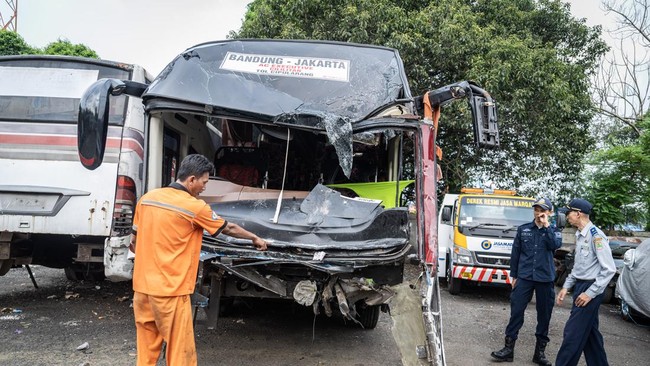 Identifikasi Dilakukan untuk Identifikasi Korban Kecelakaan Mematikan di Tol Cikampek KM 58