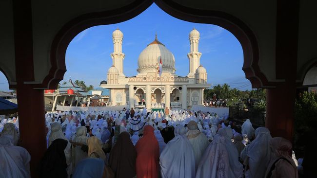 Memperbanyak sholawat adalah amalan yang dianjurkan saat bulan Rajab. Berikut bacaan sholawat Rajab dalam Arab, latin, dan artinya.