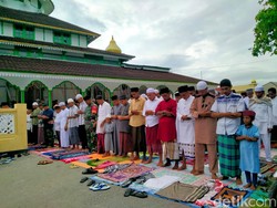 Warga Negeri Wakal Maluku Tengah Salat Id Lebih Awal Hari Ini