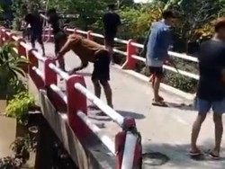 Viral Warga Rusak Jembatan di Demak untuk Lewat Truk Sound Takbiran