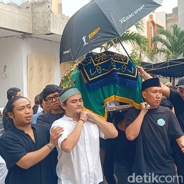 Oki Rengga Tak Bisa Tahan Tangis Usai Kehilangan Babe Cabita