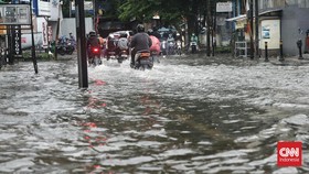 Banjir Rendam 7 Ruas Jalan di Jakarta Imbas Hujan Sore Ini
