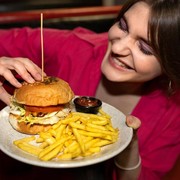 6 Cara Mengurangi Kebiasaan Makan Junk Food, Mulai Terapkan dari Sekarang Yuk!