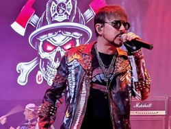 Vokalis Firehouse CJ Snare Meninggal Dunia