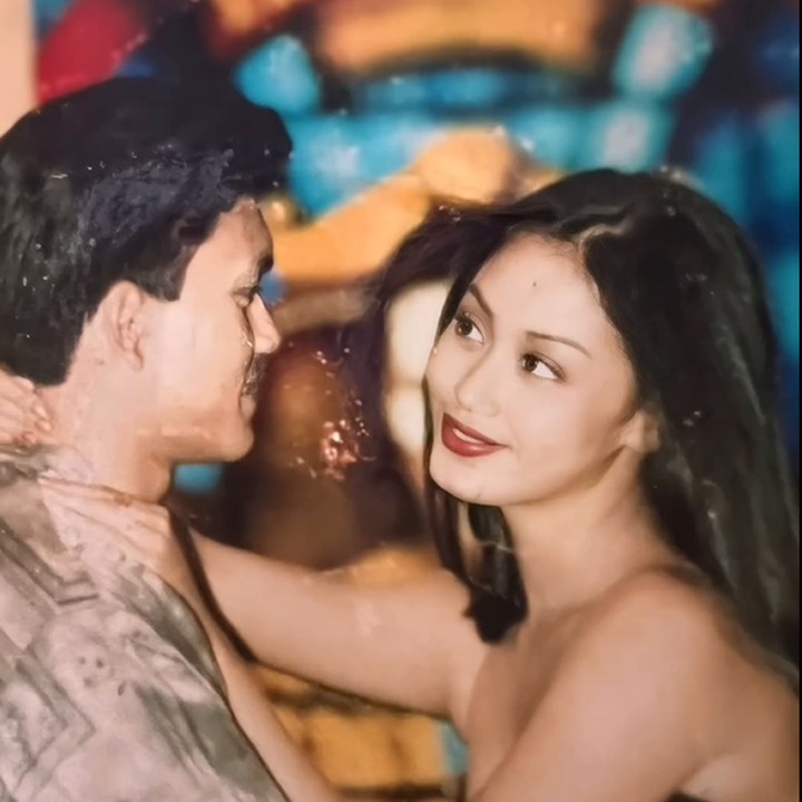 <p>Tak hanya itu, ada juga potret romantis saat Anton Wahyu Jatmiko hendak menikahi Diah Permatasari. Keduanya saling berbagi tatapan penuh cinta, Bunda. "Saat mau meminang," kata Diah. (Foto: Instagram @dps_diahpermatasari)</p>