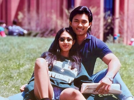 7 Potret Diah Permatasari dan Suami Rayakan 27 Thn Pernikahan, Pertama Kenal di Amerika