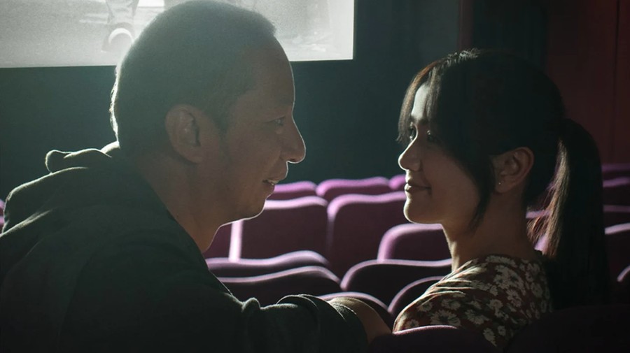 Jatuh Cinta Tak Seperti di Film-Film Jatuh Cinta Tak Seperti di Film-Film
