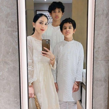 8 Potret Anak-anak Bunga Zainal yang Jalani Ibadah Agama Sikh di India