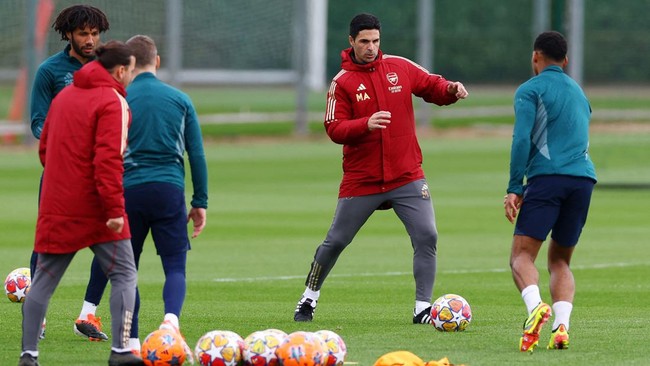 Pelatih Arsenal Mikel Arteta memberi jawaban lucu ketika ditanya apakah dia meminta masukan Xabi Alonso cara mengalahkan Bayern Munchen.