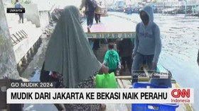 VIDEO: Mudik dari Jakarta ke Bekasi Naik Perahu