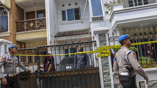 Gembong narkoba Fredy Pratama hingga saat ini masih diburu Polri, siapa sosok gembong dengan julukan sebagai 'Pablo Escobar'-nya Indonesia ini?