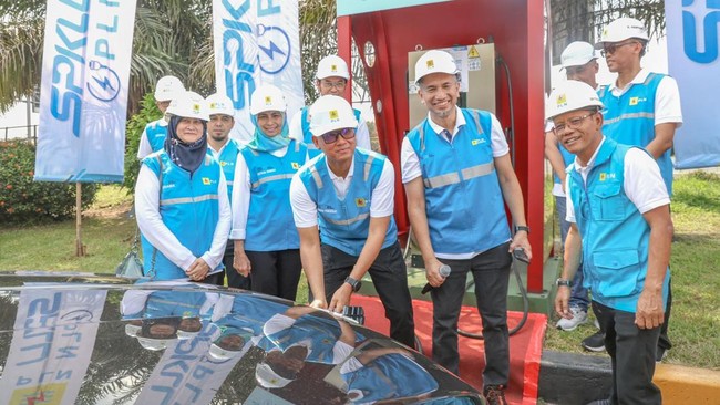 Pada Lebaran 2024, setiap rest area telah memiliki SPKLU sebagai bukti dukungan PLN terhadap peralihan kendaraan berbasis energi fosil ke energi listrik.