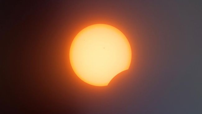 Proses gerhana matahari di AS. (REUTERS/Andrew Kelly)