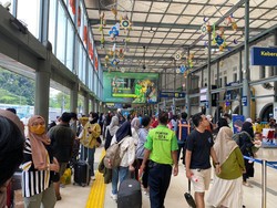 23.875 Orang Berangkat dari Stasiun Pasar Senen Pada H+2 Lebaran