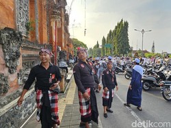 Kisah Para Pecalang yang Tulus Jaga Jamaah Salat Id di Bali