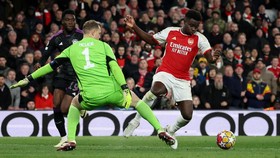 Kontroversial, Arsenal Tak Dapat Penalti Meski Saka Dilanggar Neuer