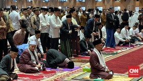Jokowi-Ma'ruf Amin Salat Id di Istiqlal Bareng Para Menteri