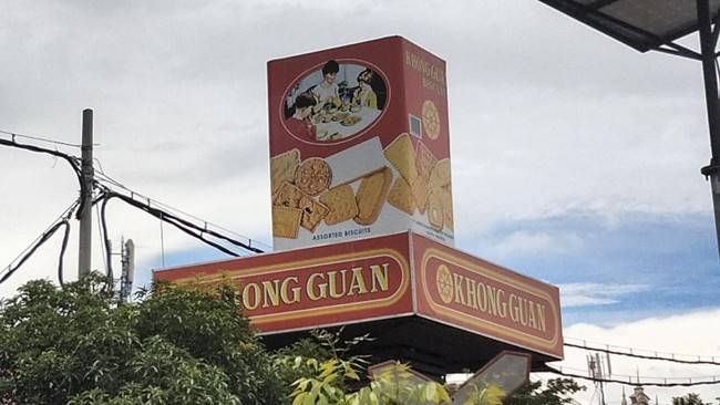 Biskuit Khong Guan yang ikonik selalu ada di meja masyarakat RI saat Lebaran dirintis oleh dua imigran asal Fujian, China;Chew Choo Keng dan Chew Choo Han.