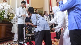 FOTO: Momen Warga dan Menteri Berbaur di Open House Istana Jokowi