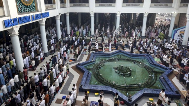 Masjid Nasional Al Akbar Surabaya siap menggelar Salat Idulfitri 1 Syawal 1445 Hijriah bersama 40 ribu jemaah pada Rabu (10/4).