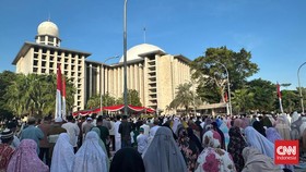 Warga Jakarta Padati Istiqlal untuk Salat Id, Meluber ke Halaman