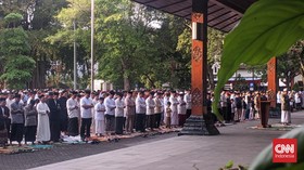 Gibran Salat Id di Balai Kota Solo