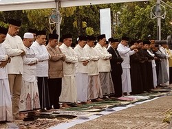 Tata Cara Sholat Idul Adha Lengkap Niat dan Bacaan Takbirnya