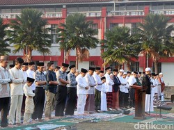 Salat Idul Fitri di Lapas Sukamiskin, Setnov di Saf Terdepan