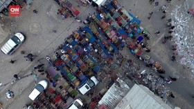 VIDEO: Pilu Warga Gaza Salat Id di Reruntuhan Masjid