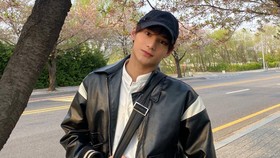 Zayyan XODIAC Pakai Baju Koko dan Sajadah Lebaran di Korea