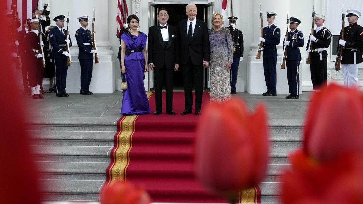 FOTO: Bersulang dan Jamuan Makan Malam Joe Biden untuk Fumio Kishida