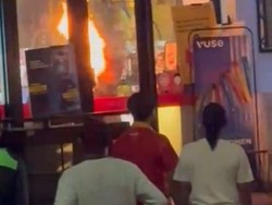 Bule Ngamuk Dikunci dalam Minimarket Ternyata Sempat Hajar Orang di Jalan
