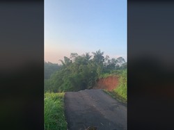 Jalan Penghubung Dua Desa di Bangli Amblas Diduga Akibat Hujan Deras