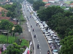 Cerita Ngenes Pemudik Terjebak Macet 3 Jam di Arteri Bandar Kedungmulyo
