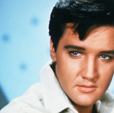 Lirik lagu Natal Blue Christmas - Elvis Presley