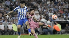 Messi 'Dipaksa' Main 90 Menit Usai cedera Hamstring