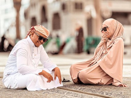 7 Potret Kenangan Babe Cabita Sebelum Meninggal, Sempat Umrah Bareng Istri