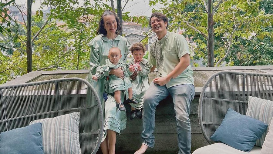 Rayakan Lebaran, Nadine Chandrawinata: Mohon Maaf Lahir dan Batin